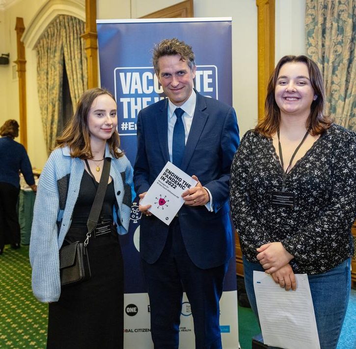 Emily Aitchison and Maddie Fittes with Gavin Williamson